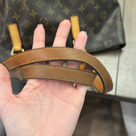 Louis Vuitton Authentic Cabas Mezzo tote - Picture 9 of 17
